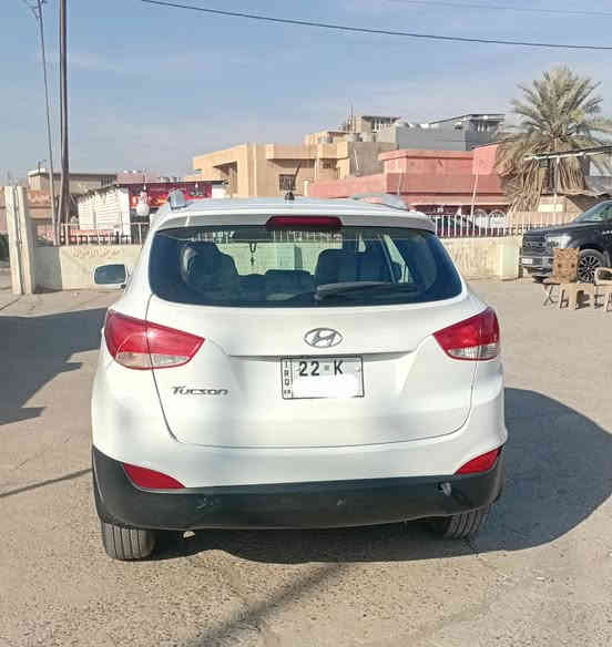 HONDY TUCSON..2014.2.0
هواندي توكسان 
٢٠١٤ 
محرك + كير بشرط ٢٠ دوش 
السياره: بسمي شرط تحويل و الغرامات المرورية 
المواصفات :
شاشه وكامير 
تحكم ستيرن 
كشن جك 
تبريد قطعتين 
 ويل كروم 
اشاره فى مراه 
#السعر : ١٣٥ $ بيها مجال 
#الاتصال: *********** _ ***********
#العنوان: الموصل _ الحمدانية الحمدانية
