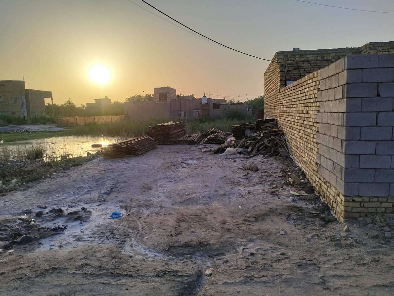 السلام عليكم قطعه زراعي للبيع ناحيه الفظليه المساحه 150 متر مدفونه وجاهزه للبناء كافت الخدمات متوفره يمهه الموقع شارع العطاوه مقابيل بيت ابو علي الامي السعر المطلوب جدآ جدآ مناسب للاستفسار *********** واتساب او اتصال ❤نستقبل كافت العروض داخل الفظليه واطرافها 🥰
