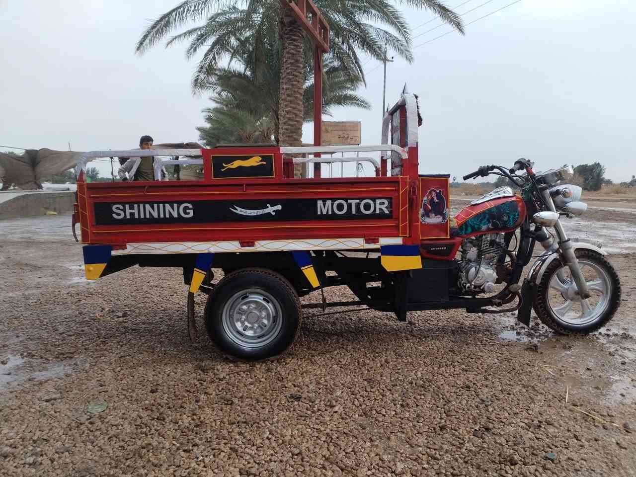 السلام عليكم ستوته للبيع موديل 17 محرك 21 ستوته مقفوله السعر 1,350 بها مجال رقم  الهاتف ***********
