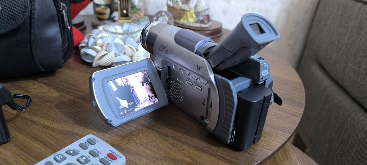 السلام عليكم
كاميرا فيديو 
نوع JVC
حجم الشريط 4 ملم 
صناعه ماليزيا 
شغاله كامله 
نظيفه جدا 
السعر 65
التوصيل 5 بغداد 6 باقي المحافظات


**إذا كنت صاحب هذا الإعلان وتريد حذفه لأي سبب، رجاءا أرسل رسالة إلى الدعم الفني**