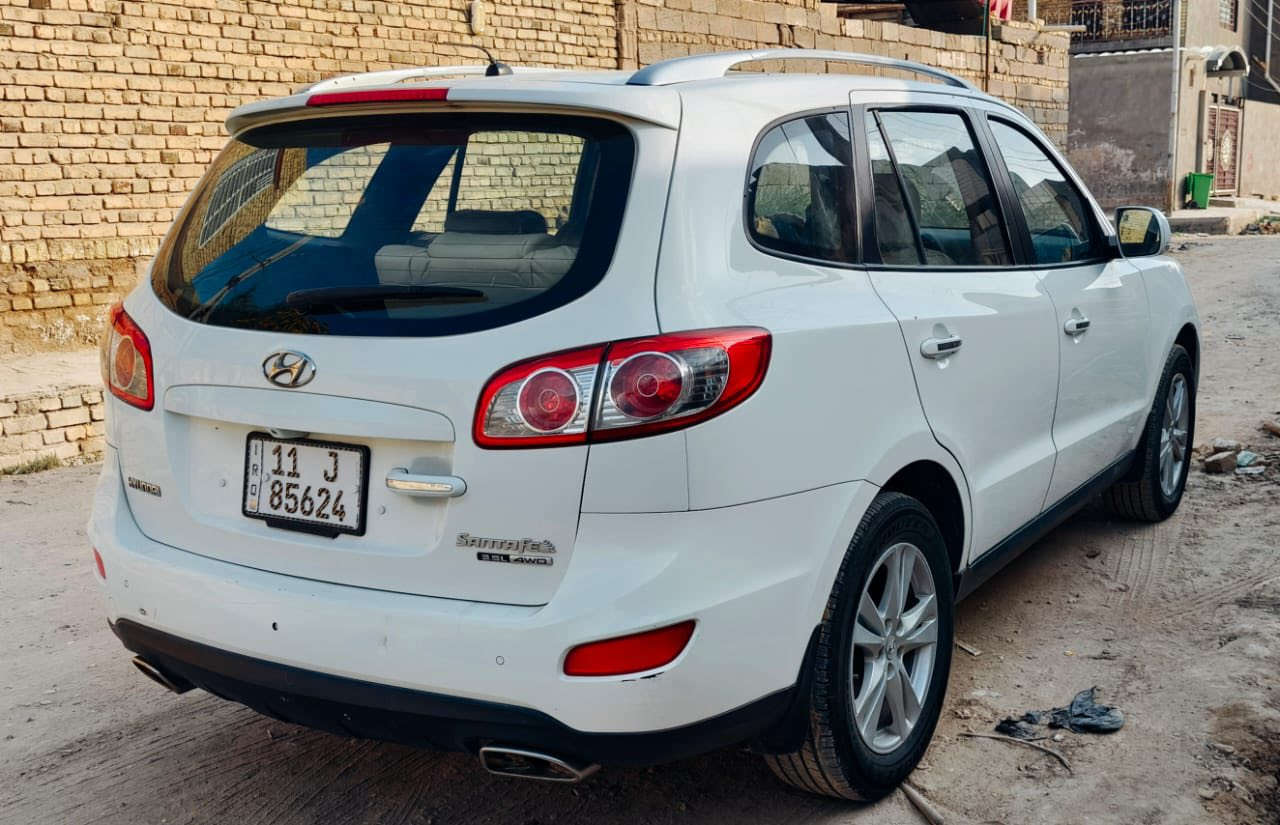 السلام عليكم 

سنتافيا خليجي 2011
مواصفات الشركه العامه 
6 سلندر 
7 راكب 
بيهه صبغ باالجاملغات الاماميه اثر طخات بسيطه بدون دواخل 
سياره كير محرك حداديه تخم تاير سياره جاهزه ما محتاجه اي شي 
مكانهه ناصريه قضاء الرفاعي 

***********
