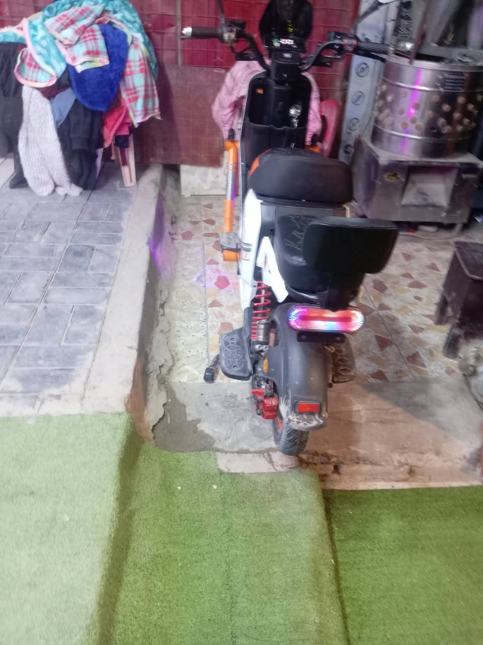سلام عليكم دراجه شحن البيع الموديل 2024 بصمه السعر 550 العنوان المحمودية ناحية الرشيد ***********
