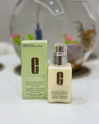 مرطب كلينك • للبشرة الدهنية • منشأ أمريكي