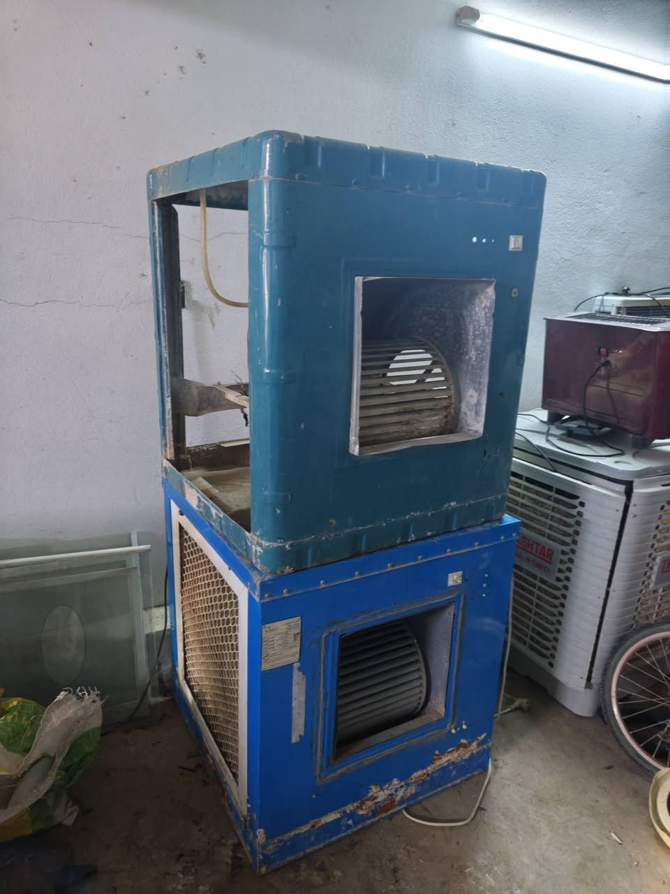 موبه ریده ی 2.5سۆپه ر ئه لکتریک دانە ی 50هه زار نزیک 10دانە م  هه یه گشتی ماتۆڕ گە وره ی عه سڵی دوو سورعه له سه رێتی  ماتۆڕیش به جیا دانە ی 25هه زار  ماتۆڕه  سوتاوە که ی خۆت بێنە ماتۆڕێ دوسورعه ی عه سڵی بوە  15هه زار باقی له  کە لار کۆنە ***********
