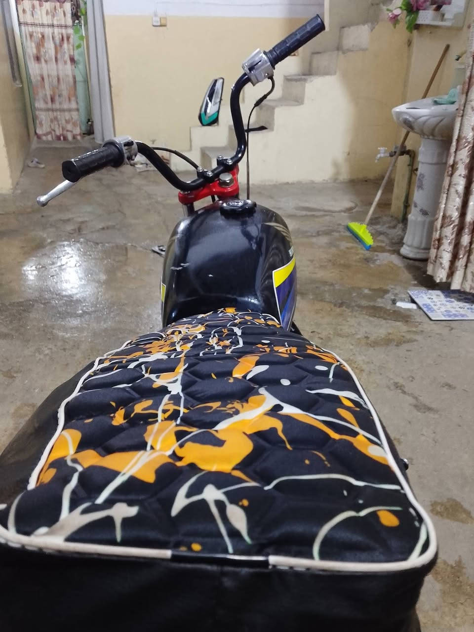 السلام عليكم دراجه للبيع كلش نظيفه مكينه ما بيها نقطه صوت السعر 225 وبيها مجال اغراضا تحريك معدل فول اغراض كلها نظيفه*********** مكاني الموصل
