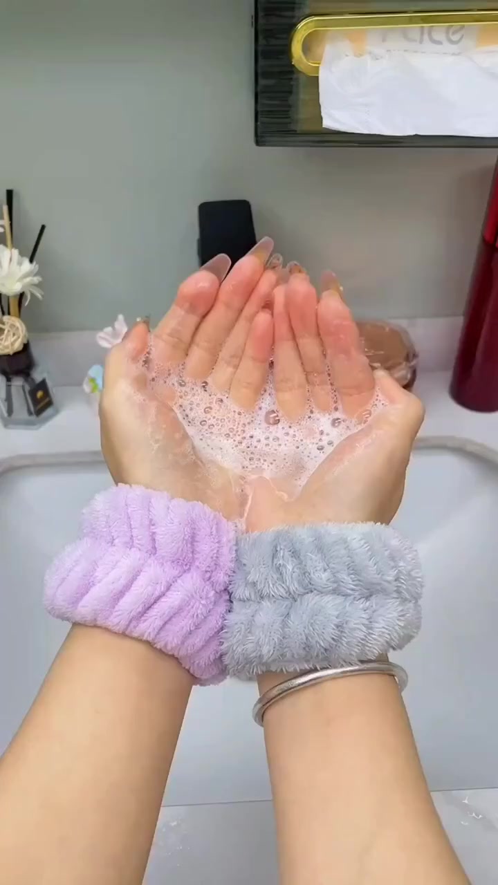 🌸✨ دلّلي نفسج✨🌸

سيت للعناية 😊 طوق + معاصم 😊
جربـي طوق الشعر ومعاصم اليدين 😍😍 المخصصات للعناية بالبشرة 💆‍♀️💖

📦 متوفرين بجودة عالية وتصاميم كيوت!
خلي عنايتج بنفسج متكاملة ومن دون تعب 😍 
متوفر ب 6 الوان 🩶🤍🩷🩵💜

سعره مع توصيل 10 لآلآف


**إذا كنت صاحب هذا الإعلان وتريد حذفه لأي سبب، رجاءا أرسل رسالة إلى الدعم الفني**