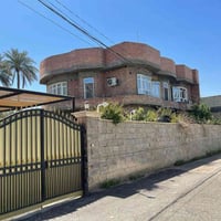 كربلاء شارع الحافظ • ٥٠٠م • ٦ غرف