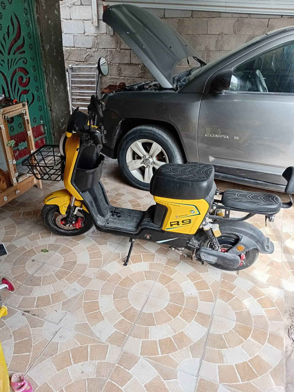 السلام عليكم R٩للبيع استخدام قليل جديده ٥٢٥الف وبيه مجال ***********
