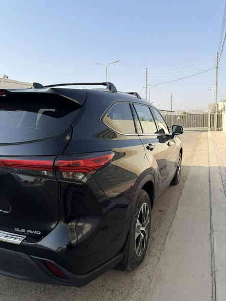 هايلندر XLE 2022 V6 فول مواصفاتAWD للبيع تفاصيلها كامله داخل الصور موضحة بعدها جديده بمعنى الكلمه ماشية 45 الف كيلو تعتبر كلين حادثها فقط تخريب جامه اماميه واكو بيها مكان كلش صغير صبغ مأشر علي بدائره صغيره بالصوره .
سعرها 33 الف وبي مجال.
مكان السياره الرمادي.
***********
