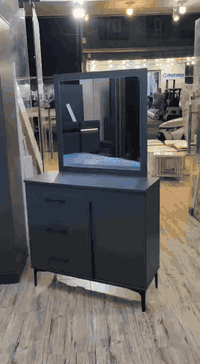 غرف نوم تركي جديد غير مستخدم اخر قطعتين مكونه من 5 قطع داخل مع الكومدي اناره السعر 450  $ دولار  فقط

للاستفسار / ***********  واتساب واتصال
