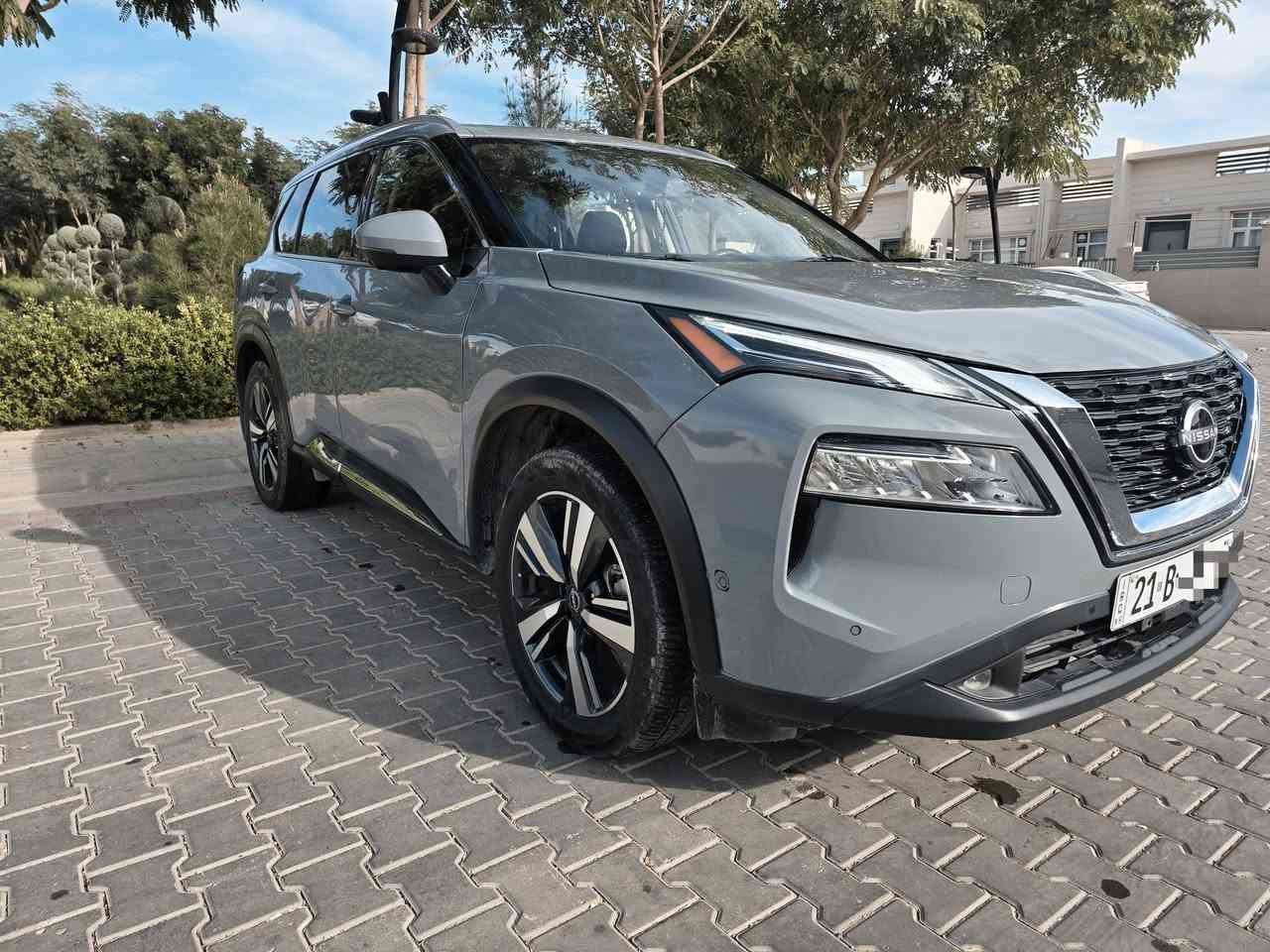 Nissan ROGUE PLATINUM 1.5litr torbo
نيسان روج بلاتينيوم 2022 فول موصفات فورويل4×4
٣ سلندر توربو

1. بانوراما 
2. كامرات عدد 5 
3. كيج التكروني متغير 
4. لد داخلي 
5. داتشو عداد سرعه بالجامه 
6. فور ويل 
7. نظام جبالي نظام سبورت نظام ايكو 
8. حساسات 360 درجه 
9. رادارت جوانب امامي خلفي 
10. بصمه تشغيل و ابواب 5 بصمه 
11. تشغيل عن بعد 
12. داخل لونين أسود و جوزي 
13. كشنات جلد + تدفئه 
14. كشنات خلفيه تدفئه 
15. بردات خلفيه بلاديه 
16. هند بريك بصمه 
17. اتو هولد 
18. اتو بارك 
19. تحديد مسار 
20. استيران D سبورت 
21. صندوق كهرباء 
22. ماشية34الف جديده جداً 
23. حادث بدون سبخ بدون تبدل فقط دعامية امامية سبوخ بشرط 
24. رقم سليمانية باسمي تحويل مباشر  

26.//***********//وطس اب للرسل
