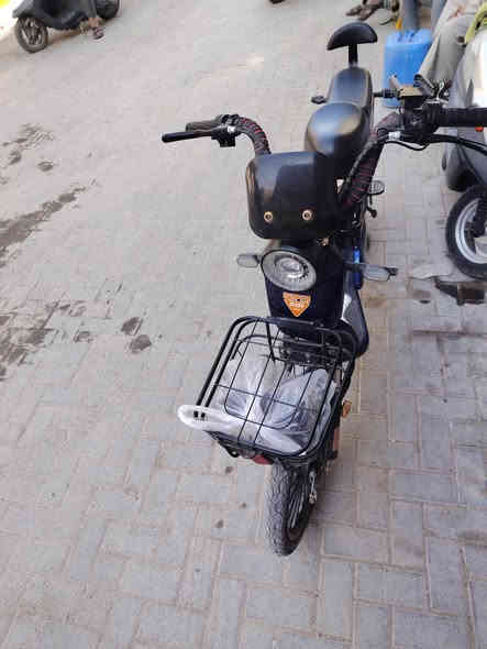 دراجه شحن حجم 20 بطاريات 4جدد صالي خمسه ايام من شادهه مكان الدراجه سماوه للاستفسار ***********.   السعر300 وبيها مجال بسيط للشراي
