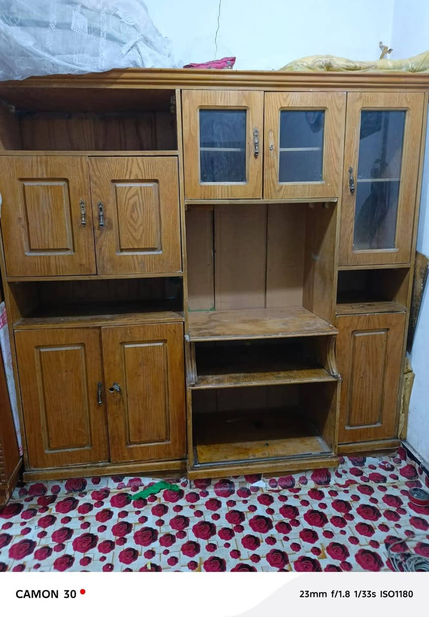 السلام عليكم يوجد لدينا معرض للبيع في حاله جيده السعر ١٠٠ وبيه مجال قليل البصره الجزيره الفيحاء قرب جسر خالد اتصل على هاذا الرقم ***********
