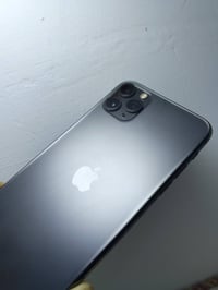 آيفون ١١ برو ماكس • ٢٥٦ • بطاريه ٧٦