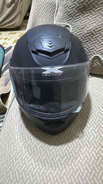 خوذه وصندوك للبيع جديدات مامستعملهن متوازي على فلوس للبيع مستعجل سعرهن ٧٠ مكاني سيديه ***********
