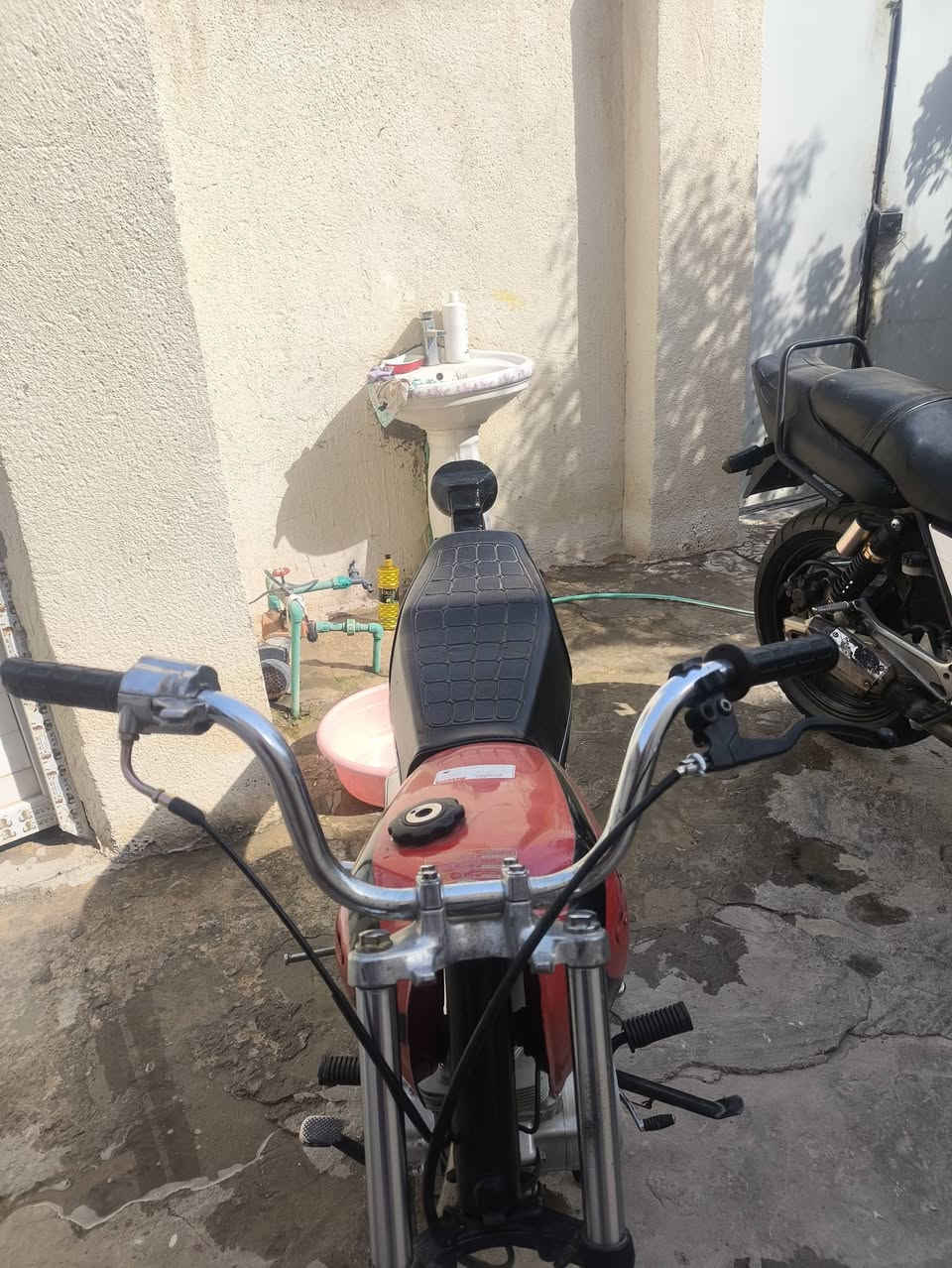 دراجه للبيع نامه شلامجه ول مكينه انتنس دراجه جاهزه عل اخير مكينه تخبل ماتسمع صوتها دراجه جديده  محتاج وريد ابيع سعر 450 قفل مكاني ناصريه مركز ***********
