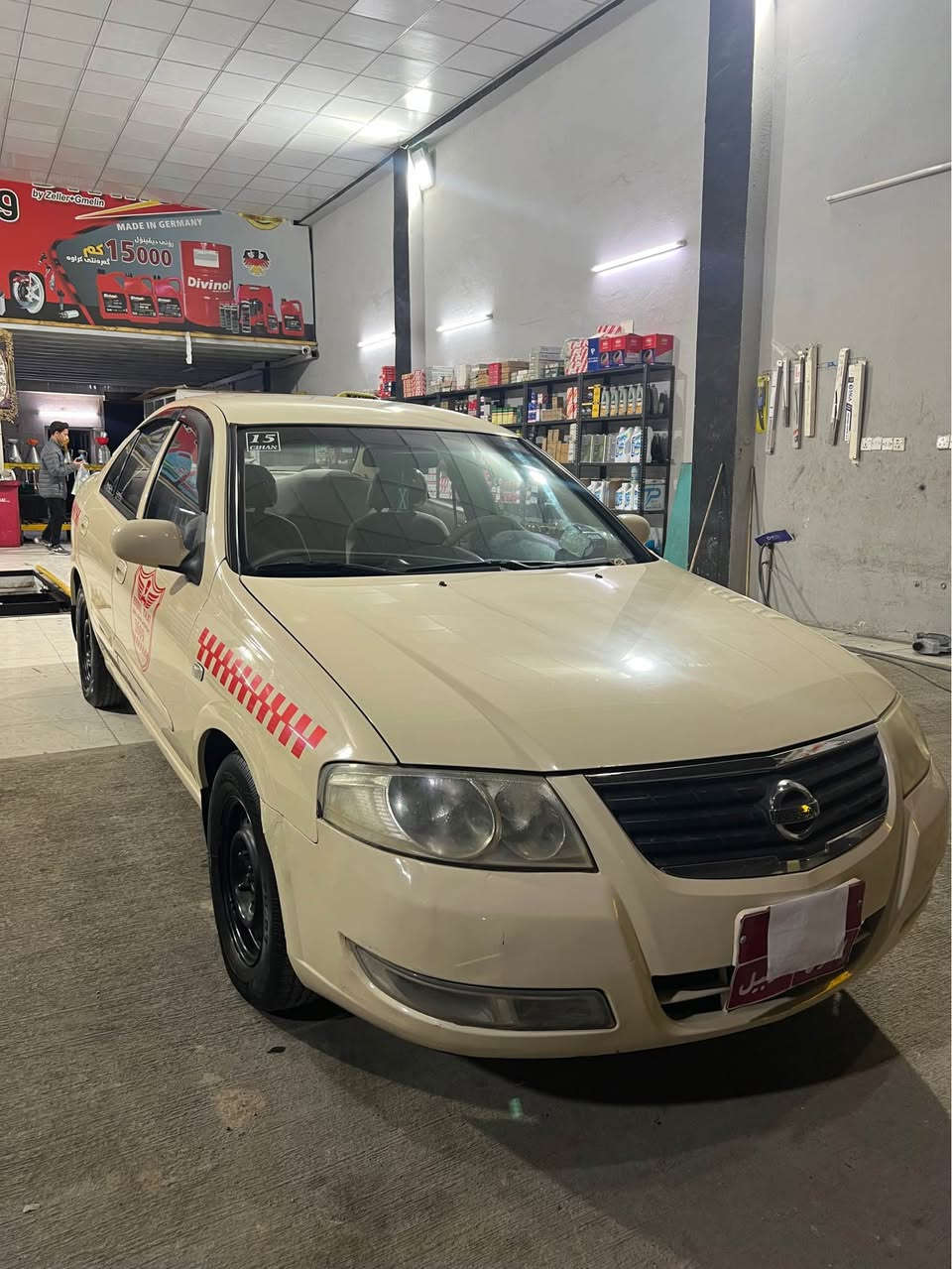 نیسان سەنیی کۆری ٢٠١٢مەکینە بیلاد بەشەرت گێر حادی  سێ چوار جێی تەحدیلە  نیوو دۆسەی   سبغ جەمپێکی خەفیفی پشتی هەییە ناوخورفەی دەستور سلێمانی  *********** أربيل, العراق
