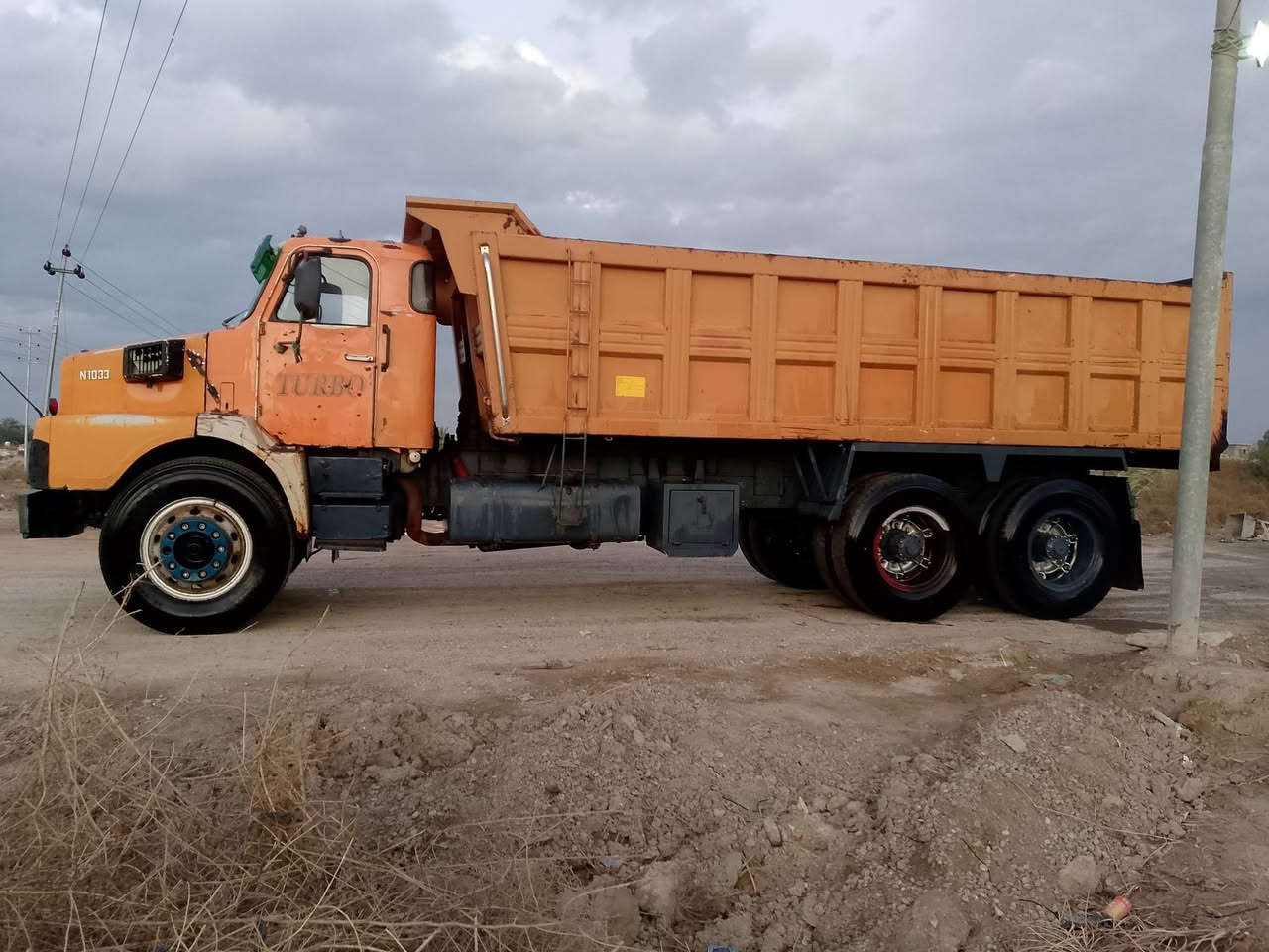 سلام عليكم للبيع موديل 82 كفاله عامه صاصي محرك كير بدي لا خياس ولا ترويج مكاني واسط  قضاء الصويره للاستفسار الاتصال *********** @ ***********
