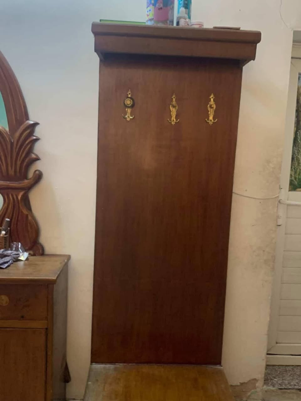 غرفه ام سته أبواب صاج عراقي السعر ٥٠٠ وبيها مجال للاستفسار خاص أو تساب ***********
