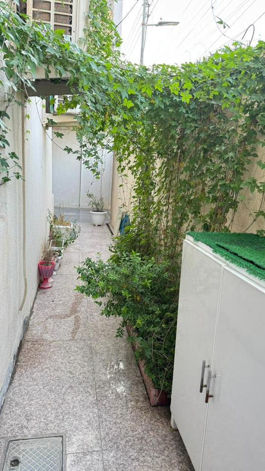 🏡 بيت ركن مؤثث للبيع

📍 الموقع: ياسين خريبط – زون 3

▪️ المساحة: 125 م²
▪️ الواجهة: 12.5 م

🔹 3 غرف نوم
🔹 صالة
🔹 مطبخ
🔹 استقبال
🔹 كراج يسع سيارة

✅ ركن على شارعين
✅ بناء حديث (2017)
✅ البناء طابوق بالكامل
✅ طابو ملك صرف
✅ يباع مع الأثاث

💰 السعر الإجمالي: 340 مليون دينار

*********** — ***********

