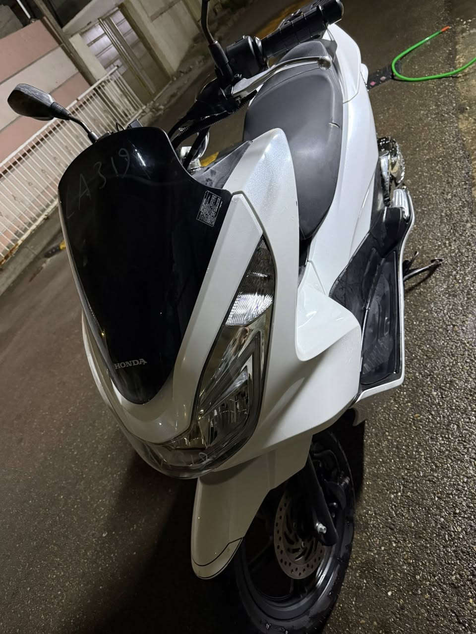 Pcx  جيل الثاني لون ابيض 
مكفولة كفالة عامة 
مكاني بغداد قرب المنصور 
حجم المكينة 125 
Jf 
***********
