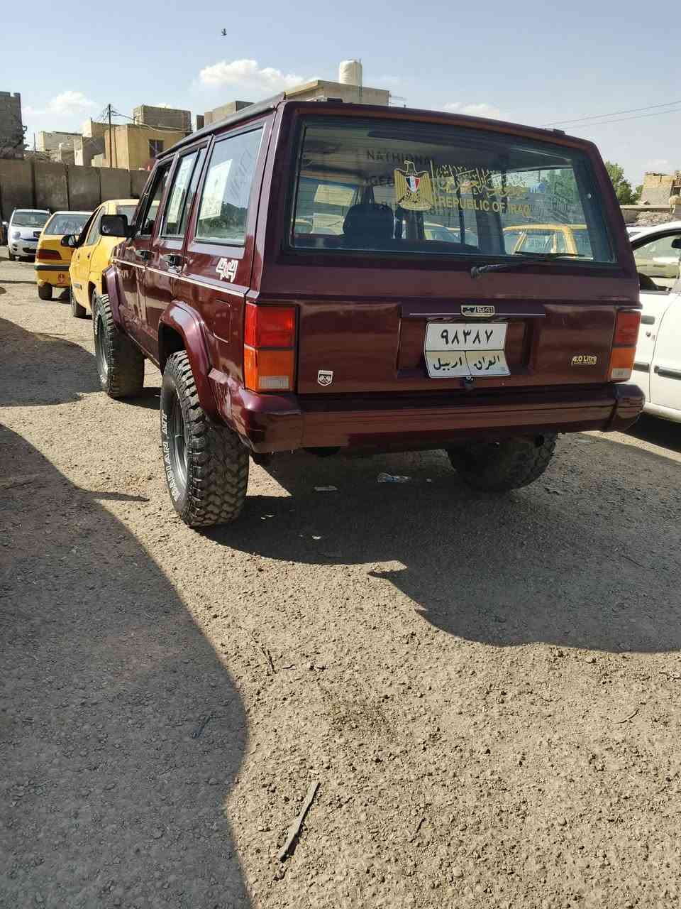 سلام عليكم سياره جيب شيروكي مديل 93سياره كله بلاديه وجديده مكاني بغداد صليخ شارع المعارض ***********
