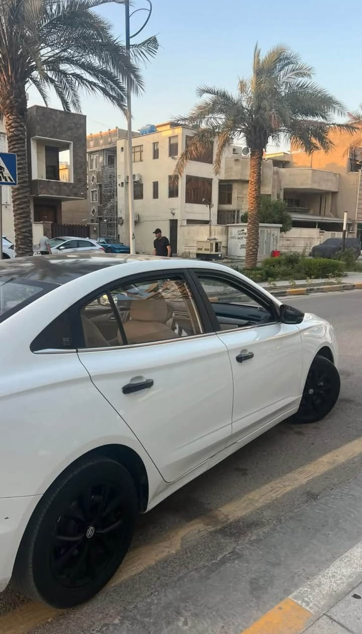 Mg 5 2024 comfort للبيع كفالة عامة من الصبغ بيها بارد جاملغ خلفي خفيف ماشية 51 الف كيلو 
كشنات قماش اشاير ب المري دبل بصمة تحكمات ستيرن السيارة مرتبة شبابية السيارة خالية من اي نقص لايت زنون اشاير ليد بك لايت ليد وضعيتين قيادة ايكو ونورمال كير 8 سرعات مكينة 1500 تنفس طبيعي 
وطخم تايرات جديد 

مكاني بغداد زيونة 
سعر السيارة 110$ وبيها مجال
*********** واتساب
