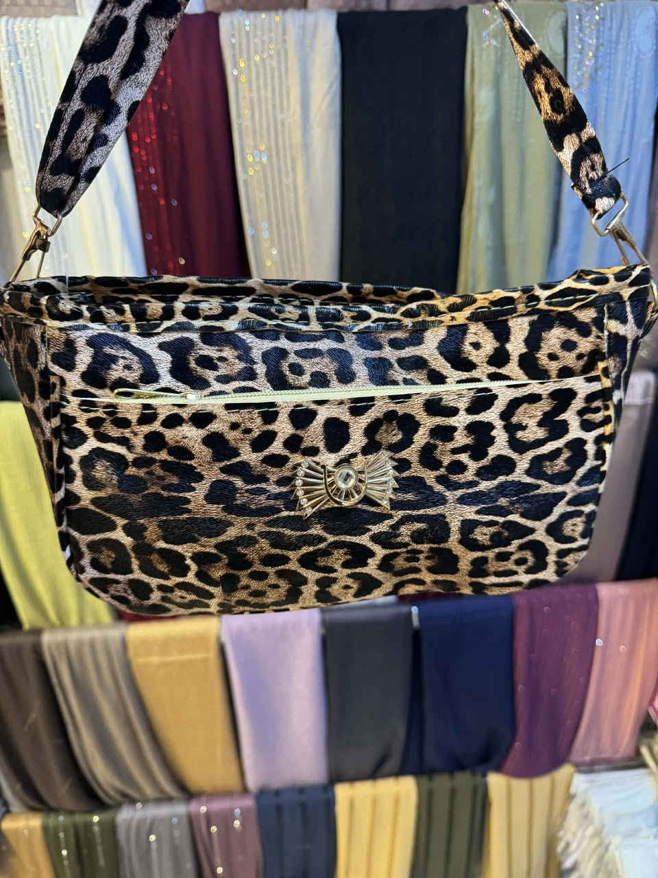 ✔️✔️  جنط نسائية احلى الموديلات والالوان ✔️✔️

📢📢 السعر 5,000 دينار 📢📢

   علق بتم ليصلك كل ما هو جديد 

العنوان : موصل حي الحدباء سايدين جامع الغفران مقابل أفران الحدباء ومركز الشرطة 

🚗🚗 يوجد توصيل داخل الموصل فقط 🚗🚗
للاستفسار مراسلة الصفحة أو الاتصال على الرقم ***********
