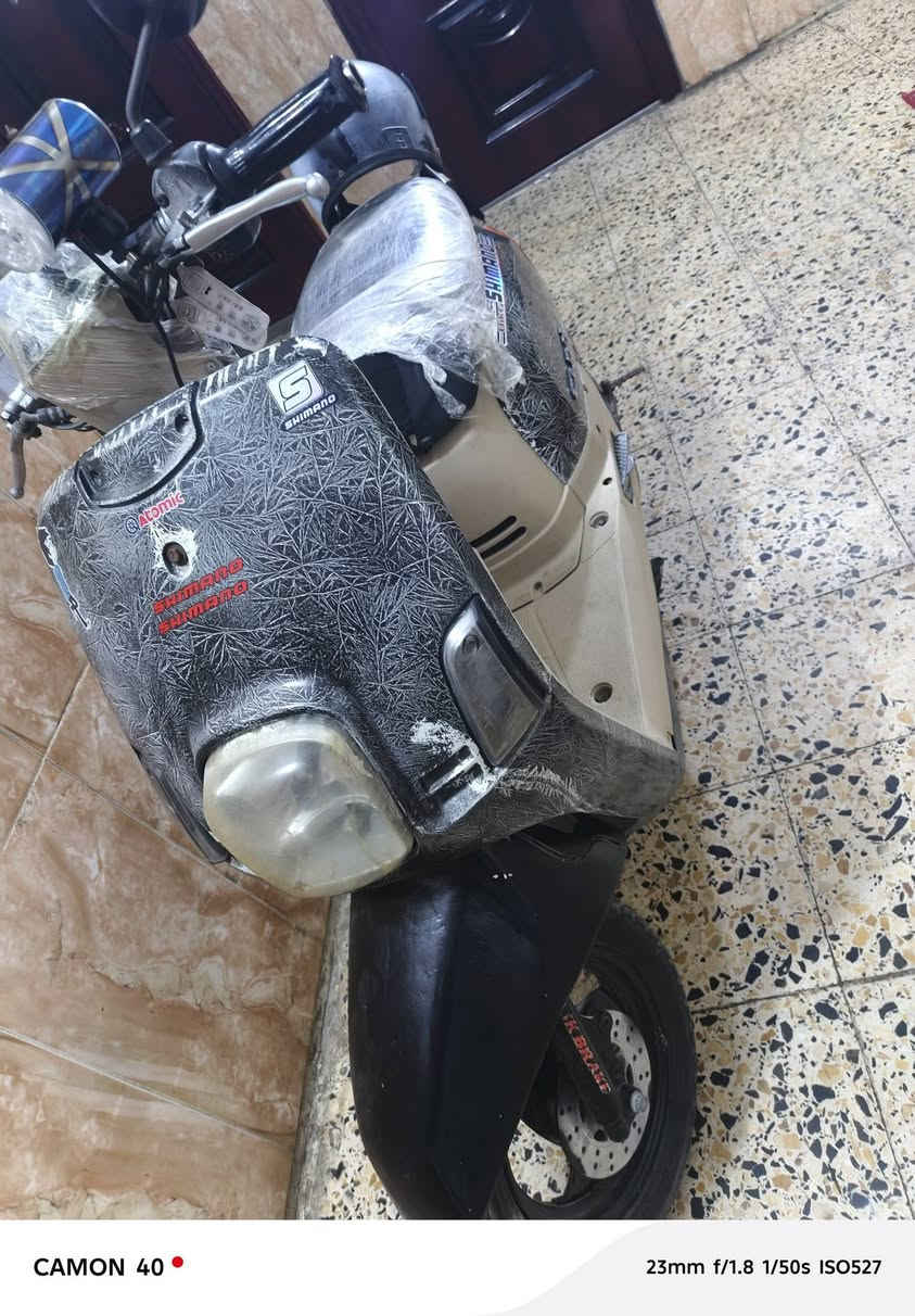 السلام عليكم دراجه بوليسي لبيع تراجه جديده وحويه مكينه مكفواله ما مفتوحه كفرات صليات انه موشمهن مكاني البصره العاليه سعر 850 وبيه مجال قليل   رقمي ***********
