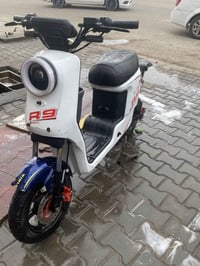 دراجه شحن R9 للبيع  السعر 325 وبيها مجال الاستفسار  07710169368