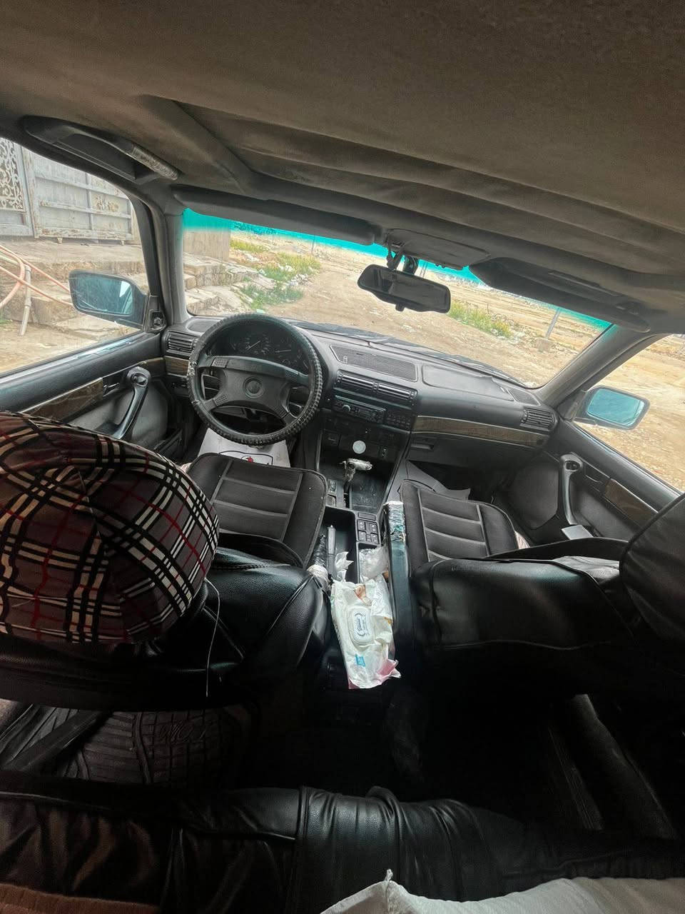 السلام عليكم بيئم 730 للبيع سعر 30 وبيها مجال شي قليل (مكاني تكريت) محرك بيئم محور  6 سلندر موديل 1994 رقم بغداد شرط تحويل فتحه سلايت لون زيتوني دبل ايرباك غرفتها جديد جلد كير اوتماتيك كشنات هيترات جلد تحكم كهربائي السياره مالت بيت انطيك بيها شرط محرك وكير استفسار اكثر 
***********
