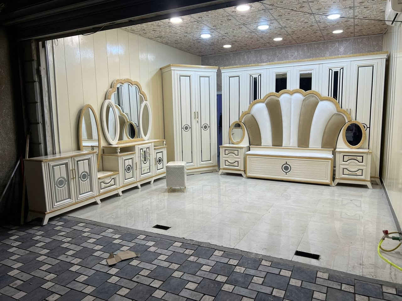 تصيم تركي ولكن النجارة عراقيه
السعر مليونين و900
شامل شد ونقل جميع محافظات العراق انتاج معمل ومعرض الثقه للاثاث
العنوان بغداد قرب تقاطع البياع
للتواصل
***********
