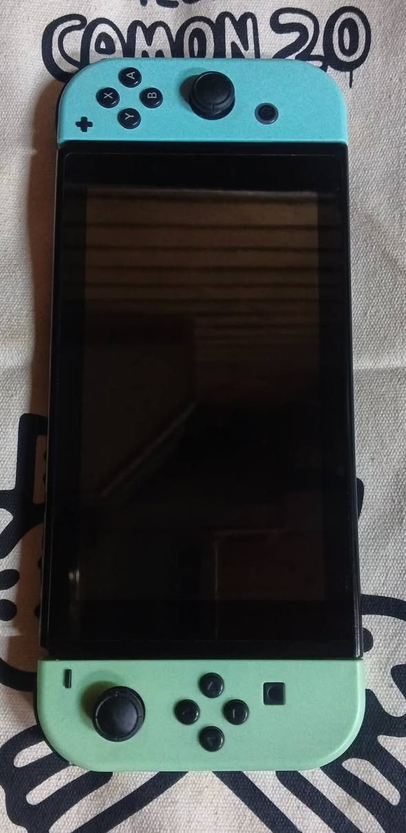 نينتندو سويتش Lcd V2 باندل نسخة انمال كروسنك مهكر قطعة نظامين اونلاين و اوفلاين  (النسخة المحسنة V2 في النسخة المحسنة بطارية الجهاز تكون بقوة بطارية الاوليد في مدة التشغيل ) نظافة جيدة جدا  مع الملحقات الاصلية مع ذاكرة 128 كيكا اصلية مليئة بالالعاب (وممكن تحميل اي العاب حسب الطلب ) والجهاز مكفول من كافة المشاكل والاعطال 100 بالمئة 
السعر 275 الف 
توصيل بغداد ٥ الاف وباقي المحافظات ٦ الاف 
للتواصل ماسنجر او واتساب او الاتصال
***********
