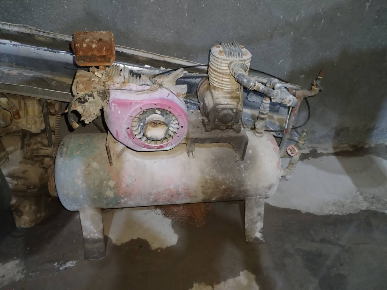 بطل هوه   كامل لكن   الكابريته مالته عاطله    سعره 140  مكانه حله ***********
