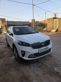 كيا سورنتو موديل  20 فول مواصفات واحد على واحد  اربع كامرات  سايد بريك...