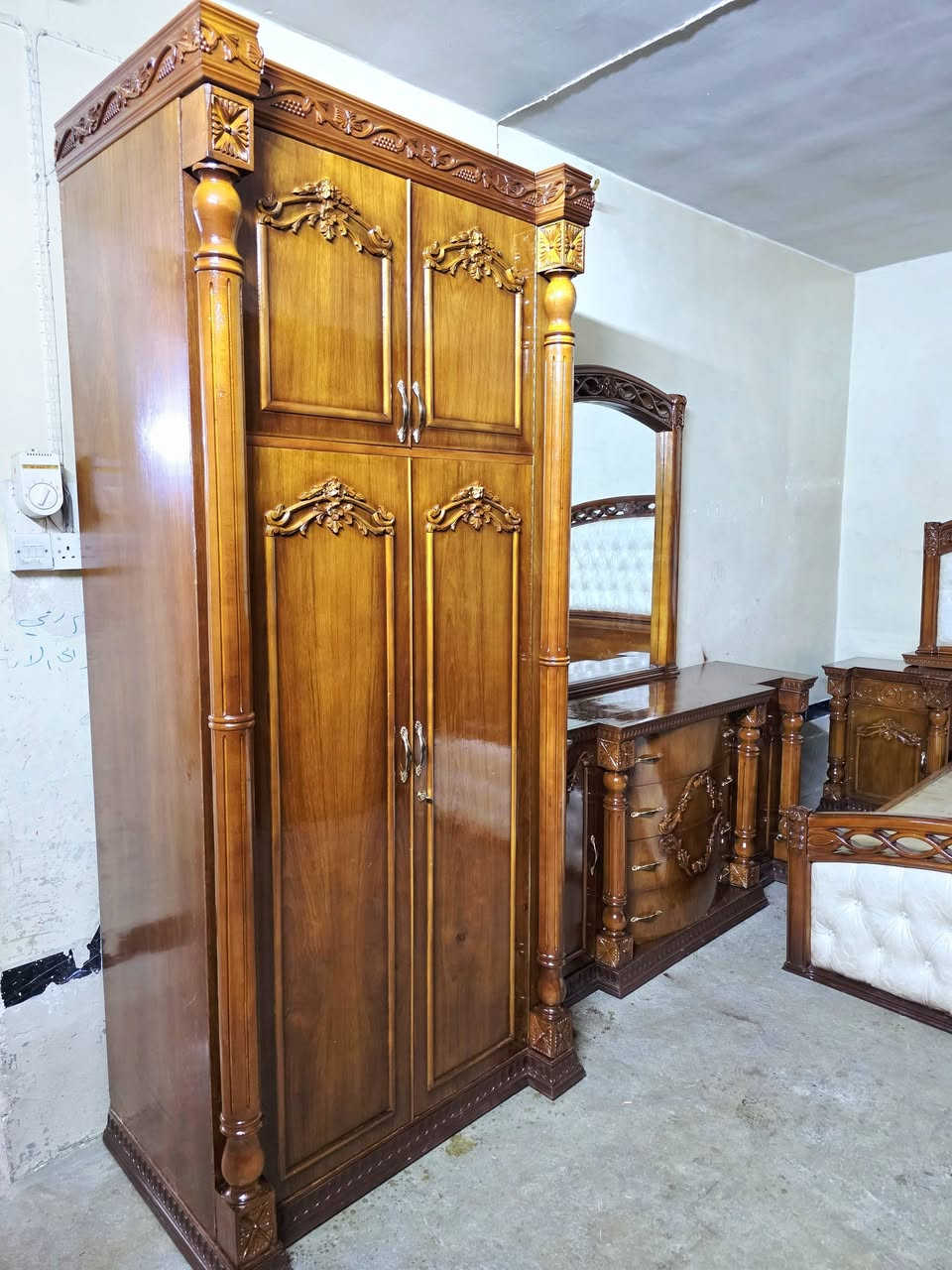 ***********غرفه نوم زان شغل درجة اولى من نوع ثقيل جدا شرط بدون اي عيب نظيفه اخو جديد عنون تلعفر حسنكوي يوجديد توصيل
