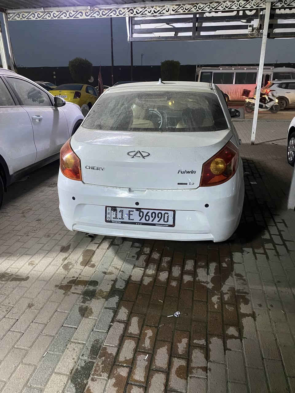 السلام عليكم 
شيري فلاوين موديل 13 للبيع مكفولة من الضربة 
كير ومكينة وتبريد كهربائيات وصدر وتايرات مكفولات العنوان بغداد الرئاسة العبيدي 
رقم بغداد مشروع وطني بسمي سعر ٤٠ وبيهه مجال 
رقم التواصل *********** بي وانساب
