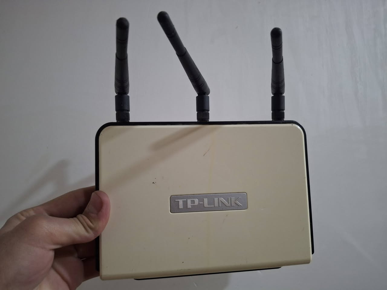 سلام عليكم راوتر عدد 2  الأول هواوي غني عن تعريف  وثاني TP LINK  نضيفات جدا للبيع مكاني بغداد شعله سعر ثنينهم ب 45قفل
متوفر واتس اب
***********
