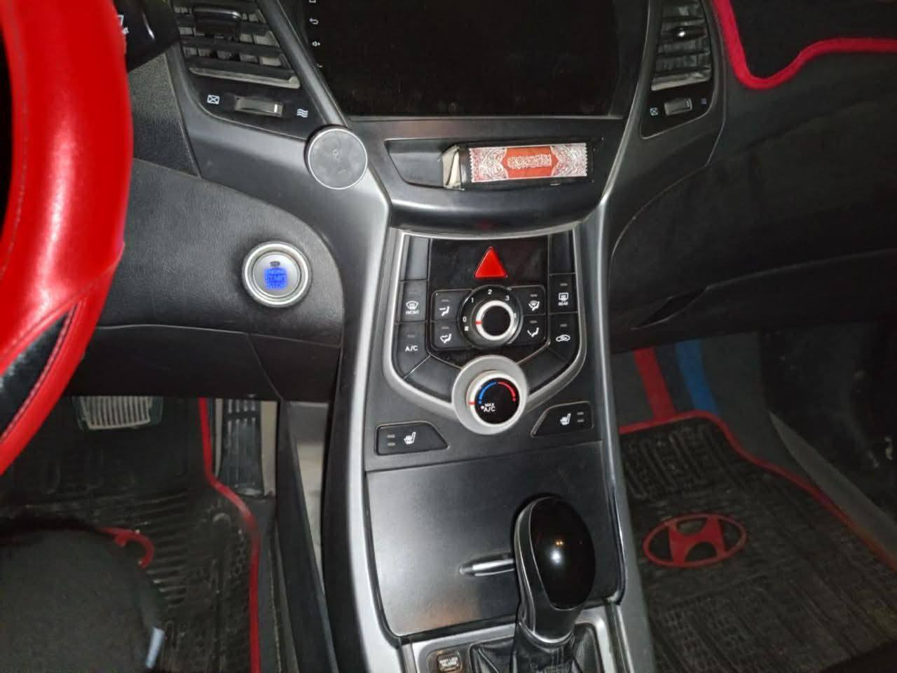 النترا أمريكي مضلع موديل 2016 لون جويتي 
فول مواصفات تحكم استيرن تشغيل بصمة فتحة 
في القمارة أشاير بالمرية بطارية جديدة سيارة حلوة بيها تبديل 
بابين وضبغ جاملغ وشخوط بسيطة 
سعرها 115وبيها مجال 
رقم الموبايل *********** ابو محمد
