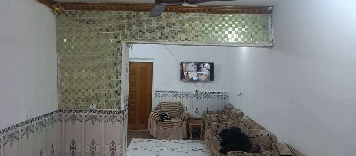 بيت للبيع مساحه 150 متر قرب مدرسه الشهباء  ديوانيه شافعيه السعر خاص ***********
