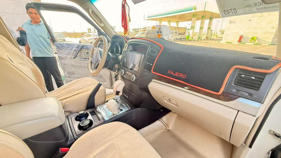 السلام عليكم للبيع باجيرو حبتور 2010 
السونار موضح بالصور رقم بغداد باسمي 
العنوان واسط الكوت 
السعر 144$ بيها مجال 
اي استفسار ***********
