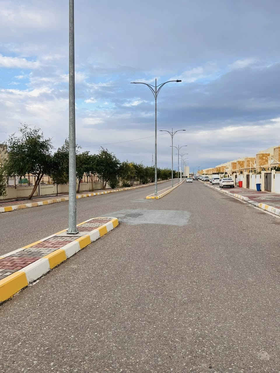 السلام عليكم 
بيت في مجمع بيتي الزون الثاني على سايدين قرب البوابة 
مساحة 220
مبدل ارضيه بورسلين + ابواب 
البيت على مبادرة المصرف العقاري 
المقدمه 134 مليون
الباقي مع المصرف 61 مليون 
كل شهر 500 
بدون دفعات سنويه
للاستفسار 
***********
