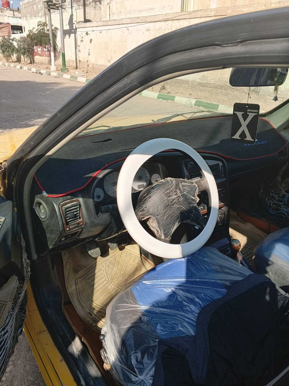 السلام عليكم بيجو بارص البيع رقمه احمر راعيه ماندله 20 بيه مجال حي رحمه 2 قرب مسشفى البناني ***********
