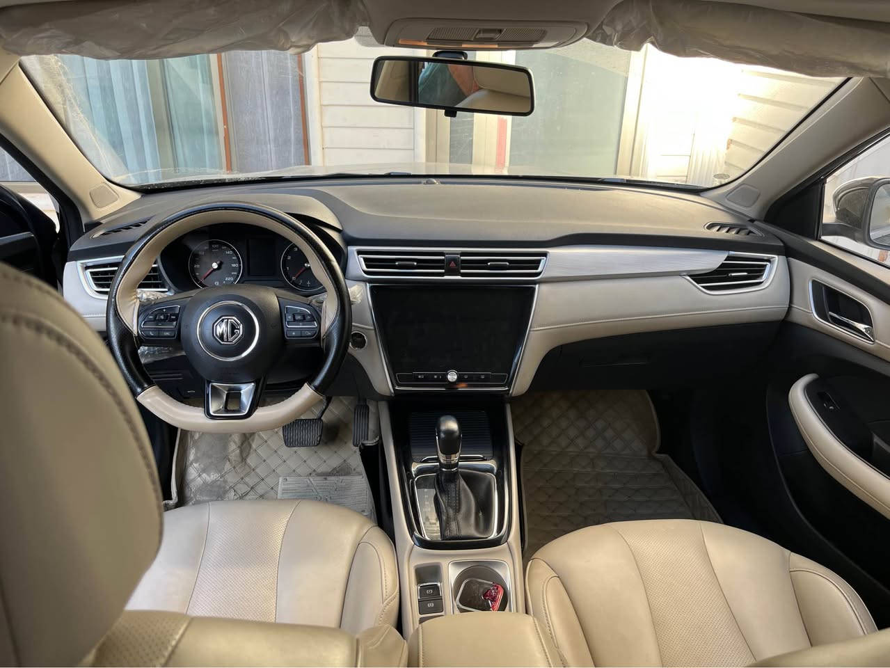 بەناوی خوای گەورە 
Mg 5 luxury 2023
فول فول مواسەفات 
شاشە
بەسمە
کوشن هیتەر
چوار کامیرە
کوشن جڵد
کوشن کارەبا
حاسە 
ئۆتۆ هۆڵد
برێگ بەسمە
ئاوێنە شەفت و کارەبا
لیدی دواوە و پێشەوە
ویل کڕۆم بیلاد
سەیارەكە ضەمانی شەریكەیە

زۆر مواسەفاتی تر
سەیارەكە ٥٧ هەزار ڕۆشتوە گێڕ و مەكینەی بەشەرت 
كەمێك ساردی هەیە دەرگای دواوە سۆنەرەكەم داناوە 
سعری 105 گەڵا و معامەلە تكایە گەر مشتەریت تەلەفون بكە  .. سلێمانی
***********
‏‎ السليمانية, العراق
