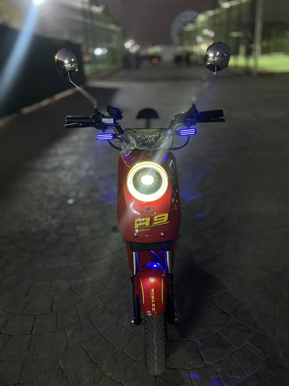 دراجه ار 9للبيع موديل 2025 مابيهه اي عطل مكاني بغداد الحريه السعر 350وبيهه مجال *********** او ***********
