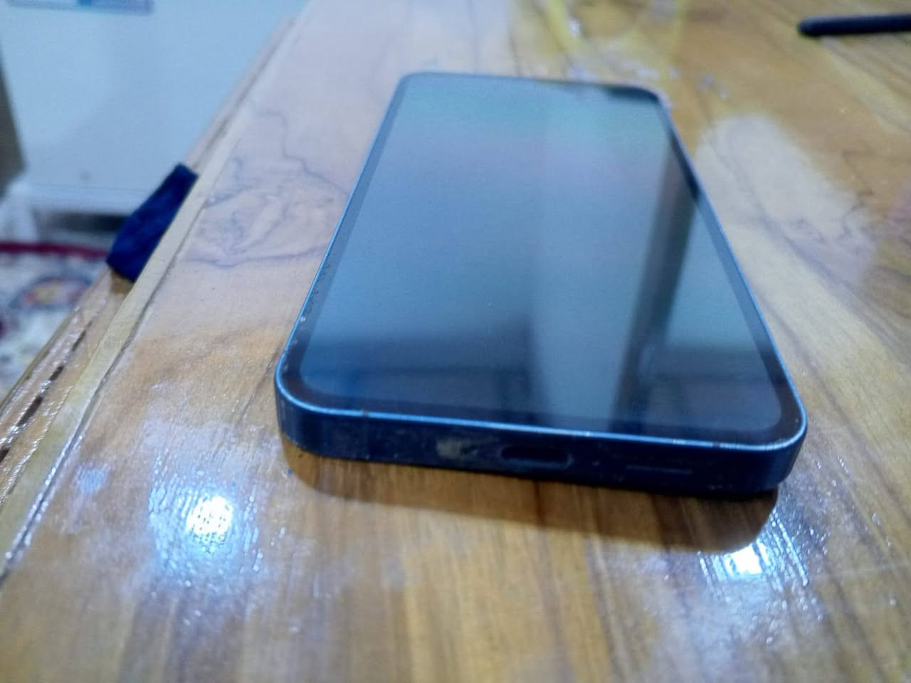 كلكسي A55اصدار 24 ذاكره 256k مكفول من كلشي شاشه وكامرات وضهر بي تزليغات بسيطه مال كفر بلاطار سعر البيع 250الف وبي مجال مكاني بابل مركز الحله رقم التلفون ***********
