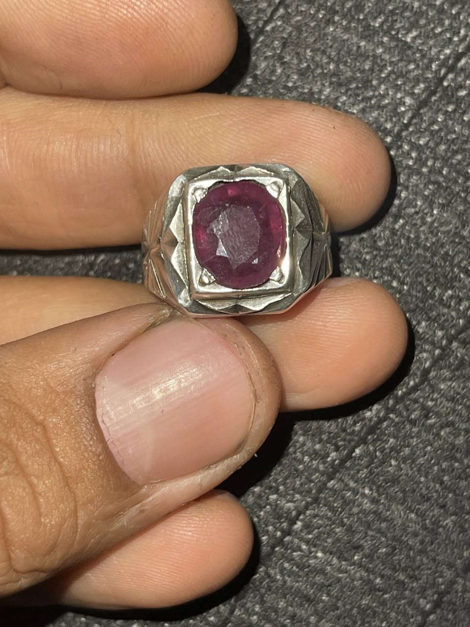 السلام عليكم ياقوت افريقي
السعر 50
مكاني بغداد شارع حيفا أو بغداد الجديدة 
يوجد توصيل


**إذا كنت صاحب هذا الإعلان وتريد حذفه لأي سبب، رجاءا أرسل رسالة إلى الدعم الفني**