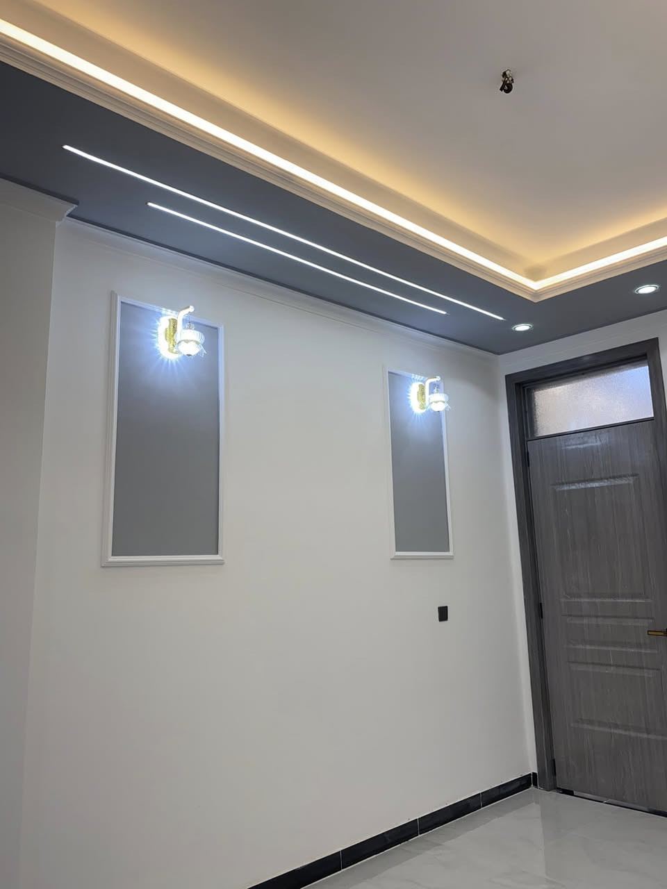 السلام عليكم
الدار للبيع 100متر واجهة 6وربع نزال 16 متر طابقين وبيتونة
سند 25 باسمي تنازل شركة  بدون دلالية
السلطان الثاني 
يحتوي على 3 غرف نوم وصالة ومطبخ وخدمات عدد 2
وحولي وبيتونة كبيرة للاستفسار الاتصال بالرقم *********** او *********** ابو احمد 
والسعر علخاص
