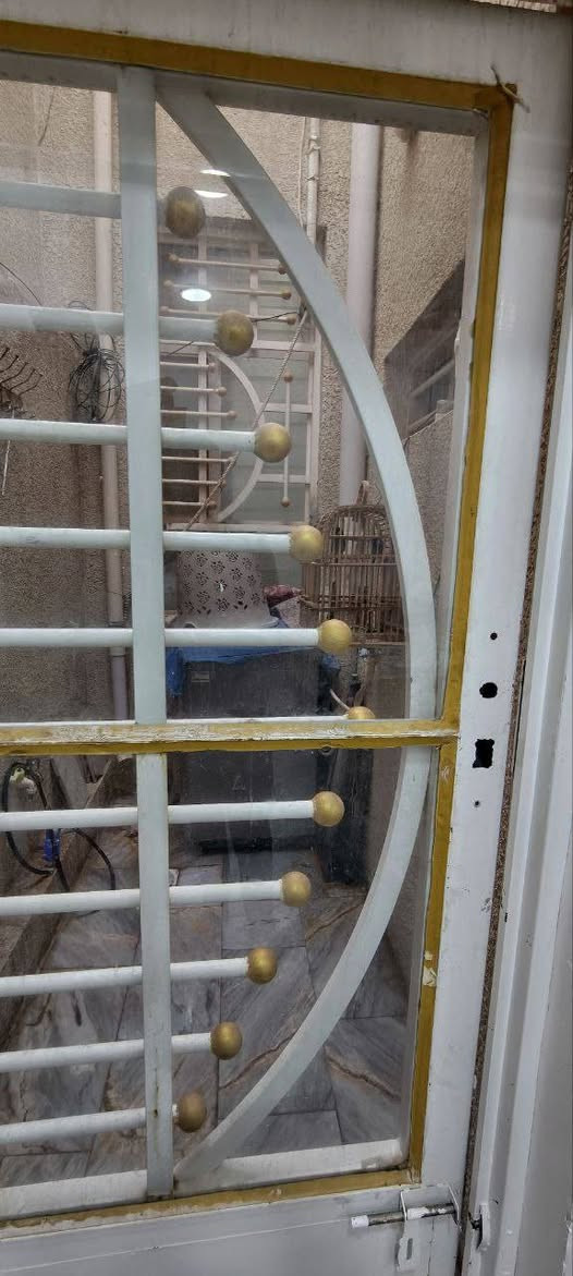 السلام عليكم بيت للبيع الموقع حي السلام قطاع 16 خلف گراج الكوسترات المساحة 255 واقع حال و 253 بالسند البيت على ساحة ركن البناء منة 150 متر و قطعة 105 متر للمزيد من المعلومات الاتصال على الرقم
‏***********
