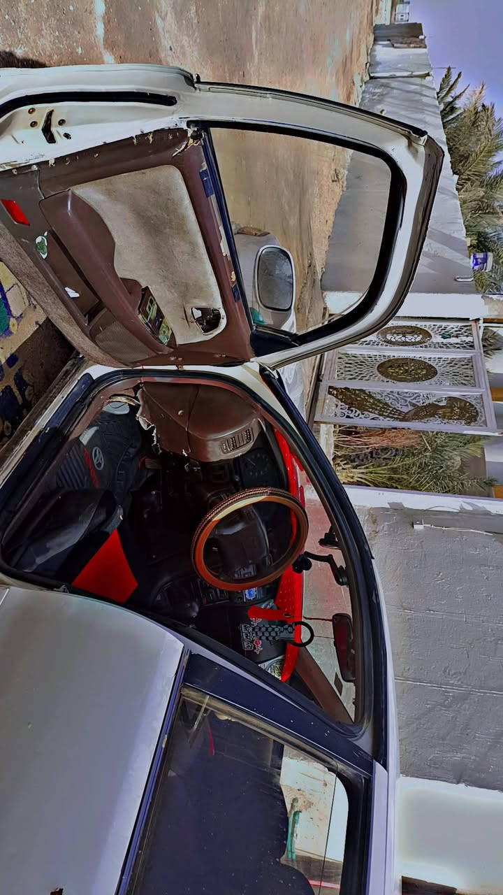 سلام عليكم سياره للبيع الوانها ابيض لؤلؤي موديل 1995سنويه منتهيه للتواصل ويا هذا الرقم ***********
